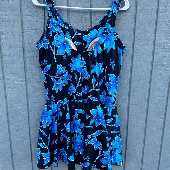 Ladies Swimsuit with Skirt - Picture 8 of 14